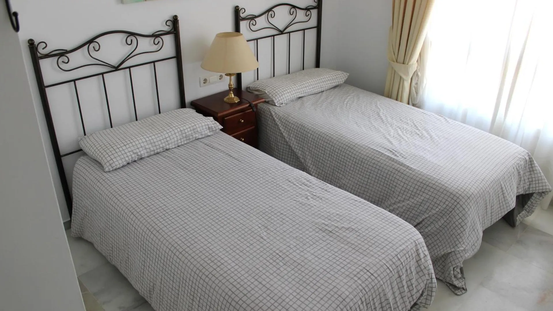 Piso A 10 Minutos Andando De Puerto Banus. Apartment Marbella